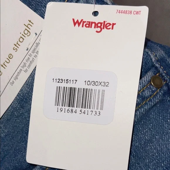 Wrangler Women's Straight-Leg Jeans in Ocean Medium Wash, size 10x32 NWT - Picture 5 of 5